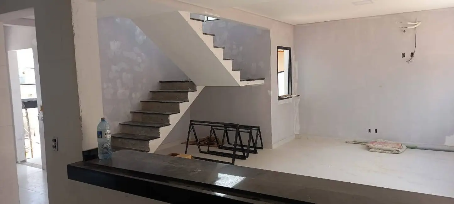 Foto 3 de Casa com 3 quartos à venda, 300m2 em Condomínio Chacur, Varzea Paulista - SP