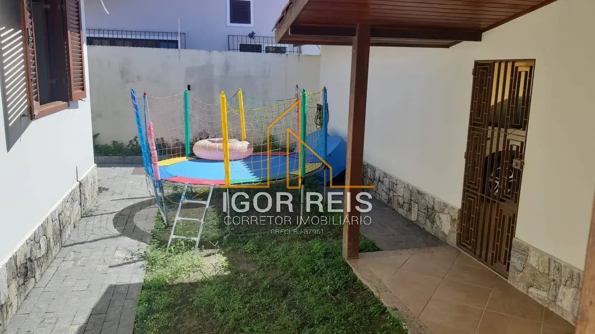 Foto 3 de Casa com 3 quartos à venda, 378m2 em Campos Dos Goytacazes - RJ