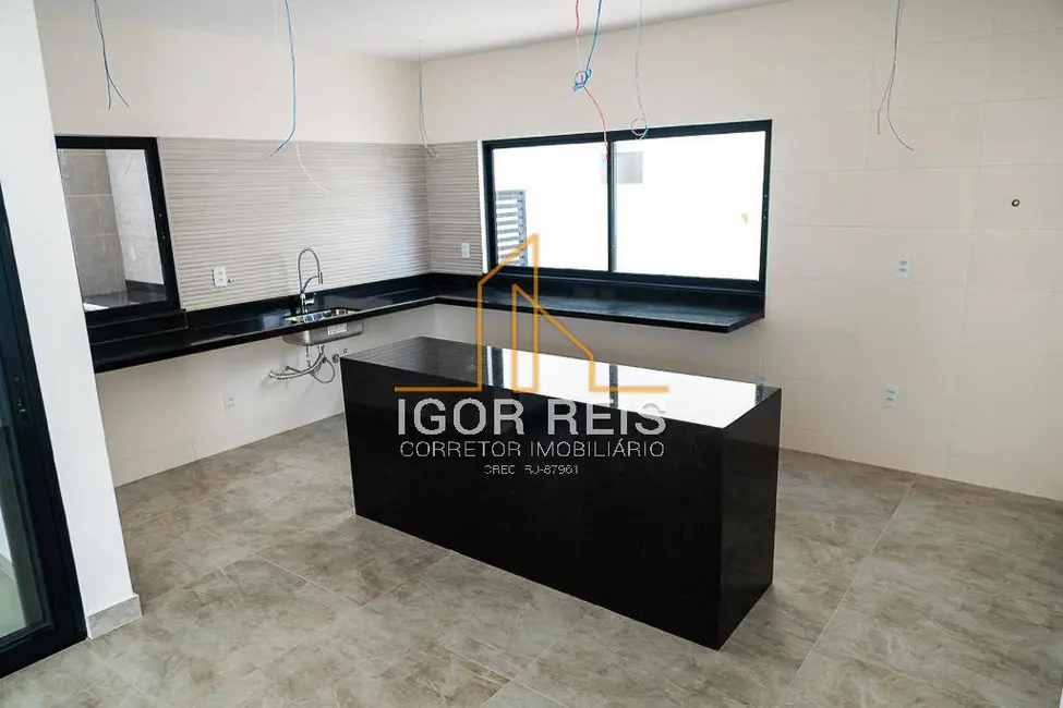 Casa com 3 quartos à venda, 480m2 em Parque Califórnia, Campos Dos Goytacazes - RJ - imagem 8 Foto 8 de Casa com 3 quartos à venda, 480m2 em Parque Califórnia, Campos Dos Goytacazes - RJ