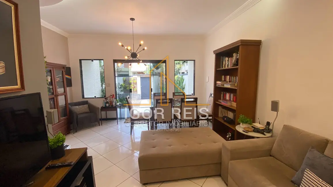 Foto 2 de Casa de Condomínio com 3 quartos à venda e para alugar, 300m2 em Parque Pecuária, Campos Dos Goytacazes - RJ