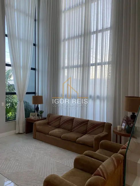 Foto 1 de Casa de Condomínio com 4 quartos para alugar, 400m2 em Parque Rodoviário, Campos Dos Goytacazes - RJ