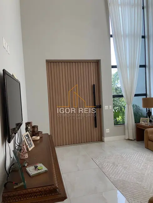 Foto 2 de Casa de Condomínio com 4 quartos para alugar, 400m2 em Parque Rodoviário, Campos Dos Goytacazes - RJ