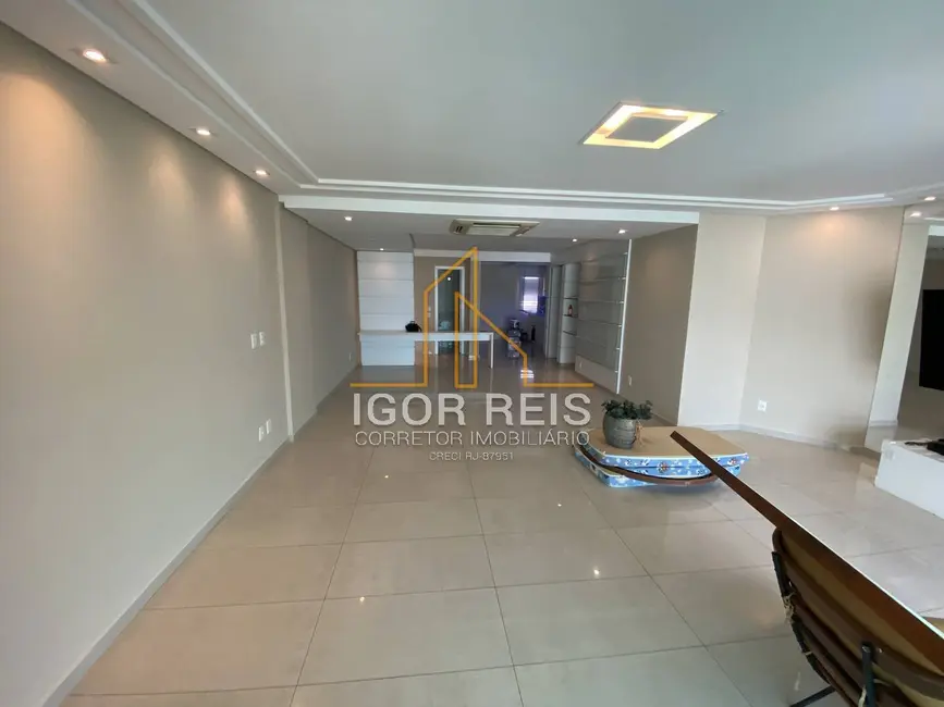 Apartamento com 4 quartos para alugar, 200m2 em Centro, Campos Dos Goytacazes - RJ - imagem 2 Foto 2 de Apartamento com 4 quartos para alugar, 200m2 em Centro, Campos Dos Goytacazes - RJ
