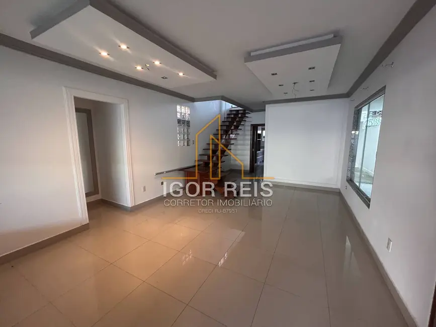 Foto 2 de Casa com 4 quartos à venda e para alugar em Parque Jóquei Club, Campos Dos Goytacazes - RJ