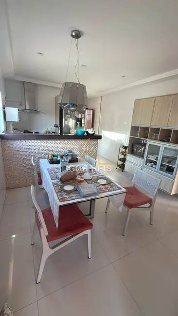 Foto 6 de Casa de Condomínio com 3 quartos para alugar, 420m2 em Vila da Rainha, Campos Dos Goytacazes - RJ