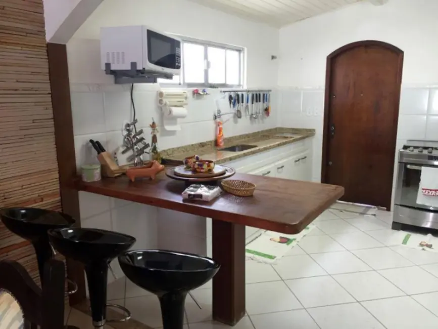 Foto 2 de Casa com 4 quartos à venda e para alugar, 400m2 em Cabo Frio - RJ