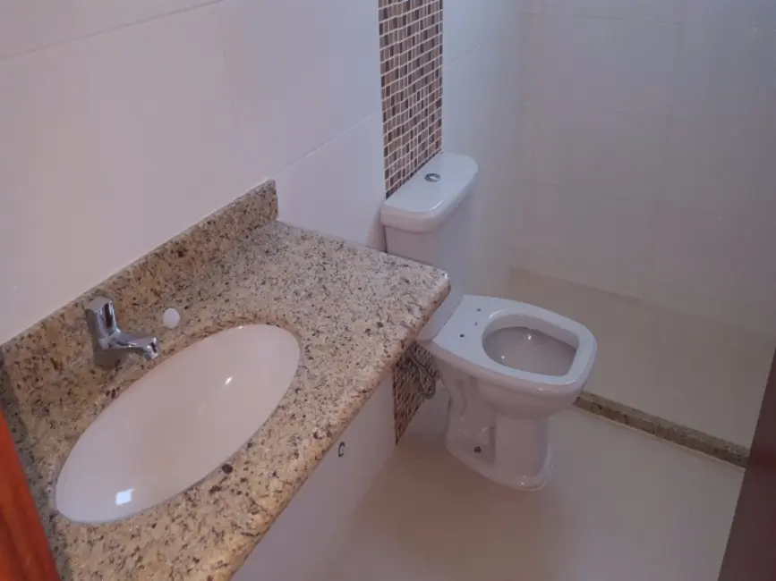 Foto 3 de Sobrado com 3 quartos à venda em Foguete, Cabo Frio - RJ