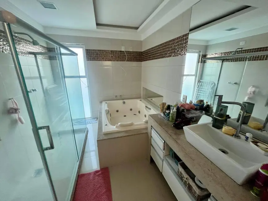 Foto 8 de Sobrado com 3 quartos à venda, 120m2 em Portinho, Cabo Frio - RJ