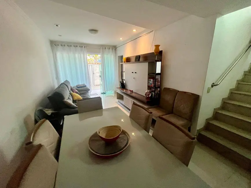 Foto 2 de Sobrado com 3 quartos à venda, 120m2 em Portinho, Cabo Frio - RJ