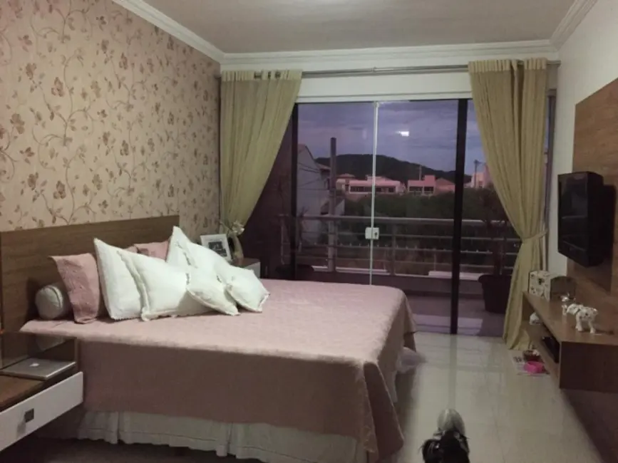 Foto 4 de Sobrado com 4 quartos à venda, 225m2 em Cabo Frio - RJ