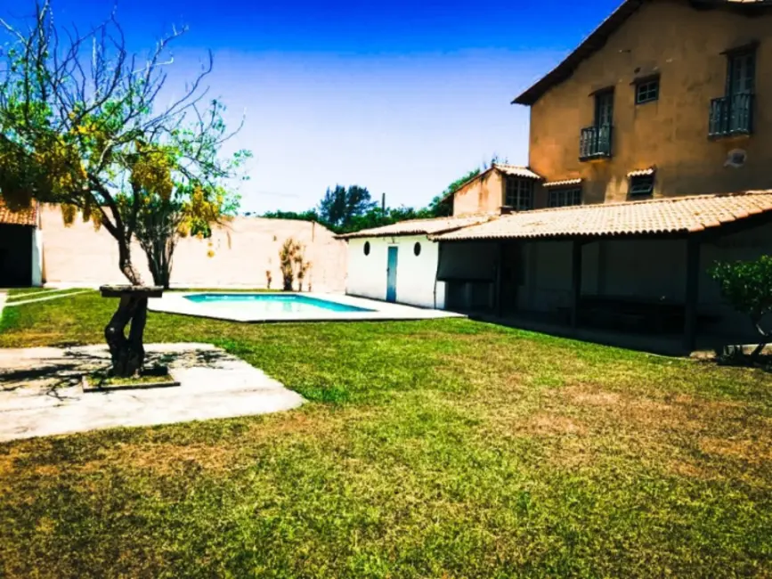 Foto 1 de Casa com 4 quartos à venda e para alugar, 450m2 em Peró, Cabo Frio - RJ