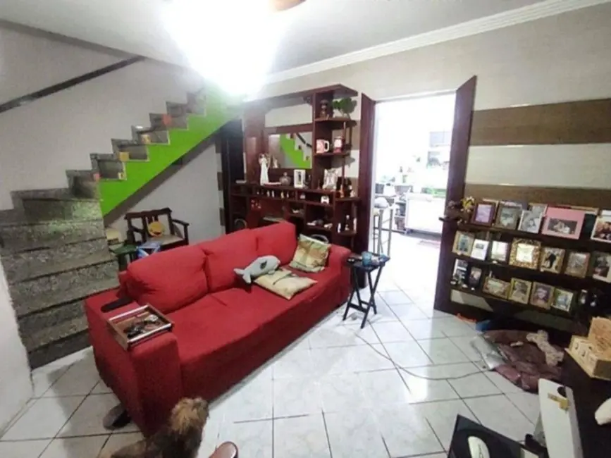 Foto 3 de Sobrado com 3 quartos à venda, 105m2 em Palmeiras, Cabo Frio - RJ