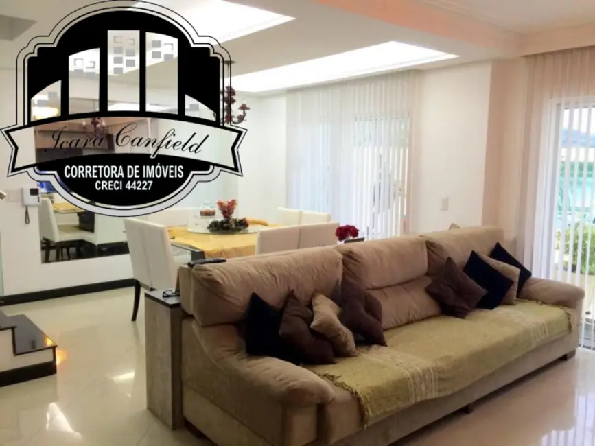 Foto 2 de Sobrado com 3 quartos à venda, 150m2 em Portinho, Cabo Frio - RJ