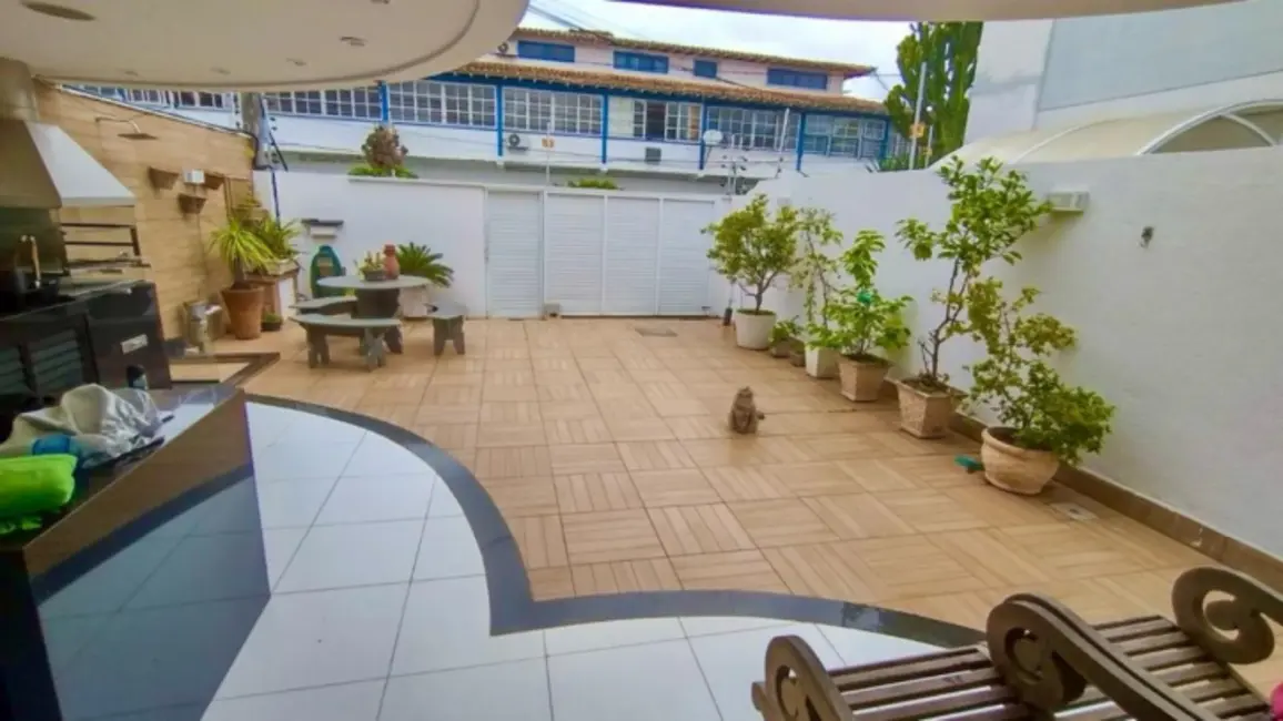 Foto 3 de Sobrado com 3 quartos à venda, 168m2 em Portinho, Cabo Frio - RJ