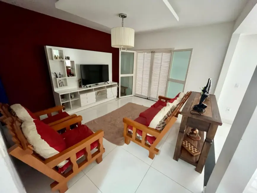 Foto 1 de Sobrado com 3 quartos para alugar, 280m2 em Gamboa, Cabo Frio - RJ