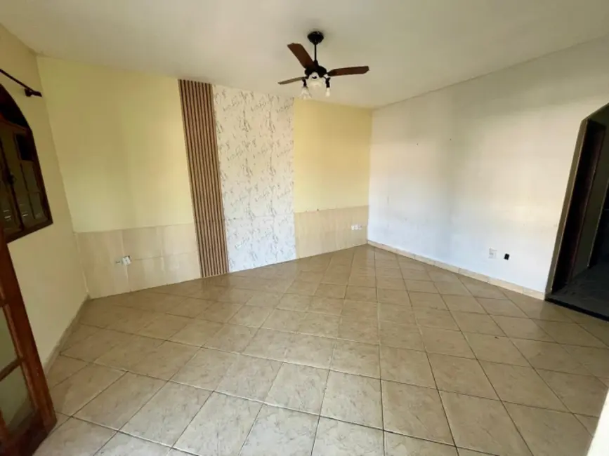 Foto 2 de Sobrado com 5 quartos à venda e para alugar, 300m2 em Cabo Frio - RJ