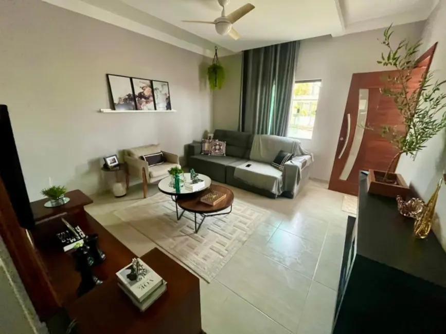 Casa com 3 quartos à venda, 350m2 em Cabo Frio - RJ - imagem 1 Foto 1 de Casa com 3 quartos à venda, 350m2 em Cabo Frio - RJ