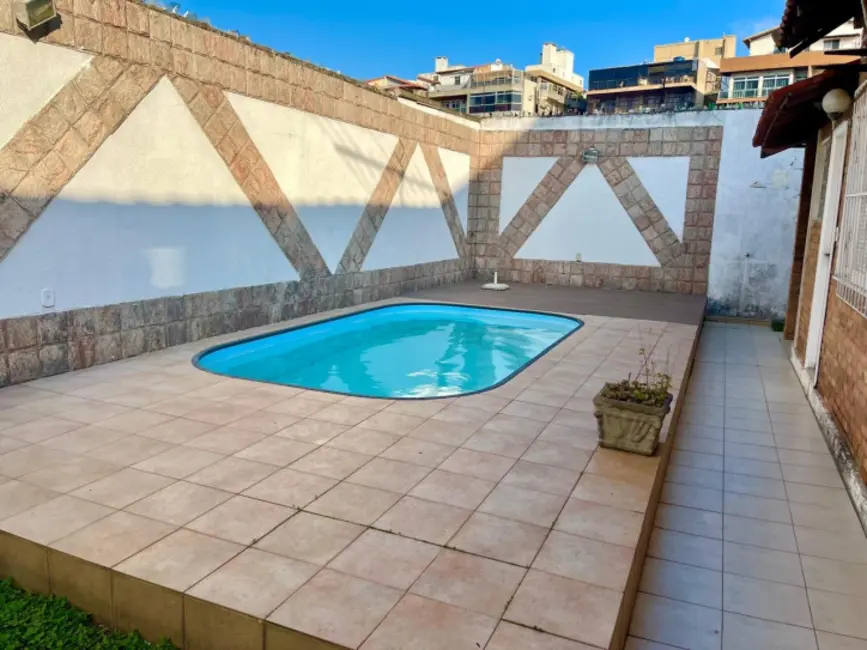 Casa com 4 quartos à venda, 180m2 em Centro, Cabo Frio - RJ - imagem 3 Foto 3 de Casa com 4 quartos à venda, 180m2 em Centro, Cabo Frio - RJ