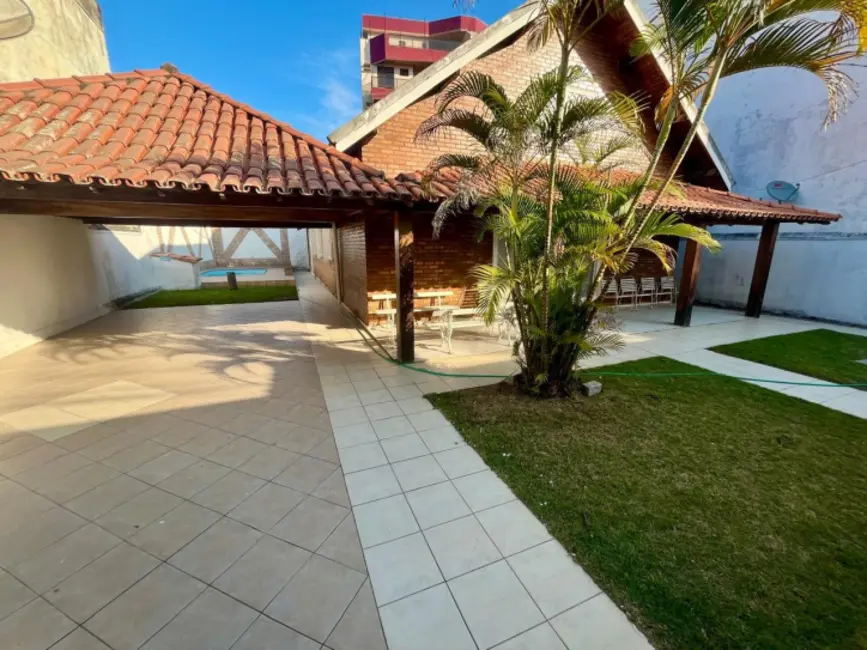 Foto 1 de Casa com 4 quartos à venda, 180m2 em Centro, Cabo Frio - RJ