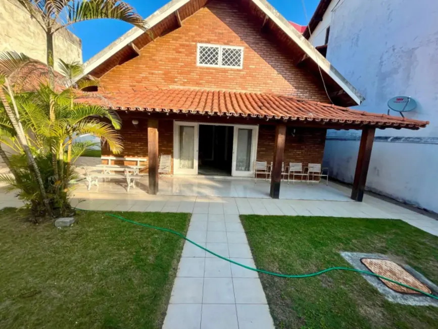Foto 2 de Casa com 4 quartos à venda, 180m2 em Centro, Cabo Frio - RJ