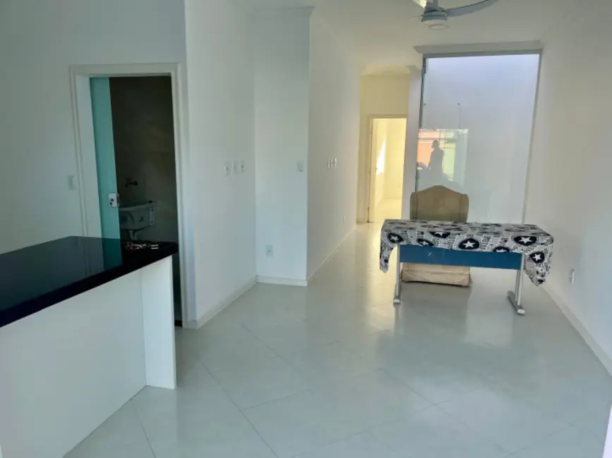 Casa com 3 quartos à venda, 210m2 em Cabo Frio - RJ - imagem 2 Foto 2 de Casa com 3 quartos à venda, 210m2 em Cabo Frio - RJ