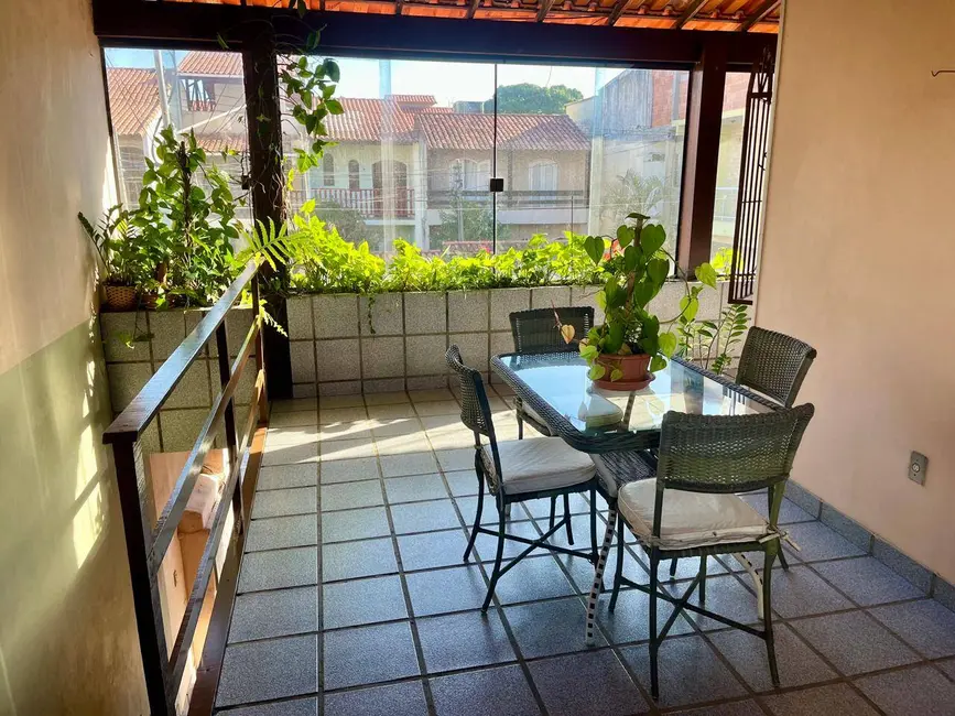 Casa com 3 quartos para alugar, 100m2 em Jardim Flamboyant, Cabo Frio - RJ - imagem 4 Foto 4 de Casa com 3 quartos para alugar, 100m2 em Jardim Flamboyant, Cabo Frio - RJ