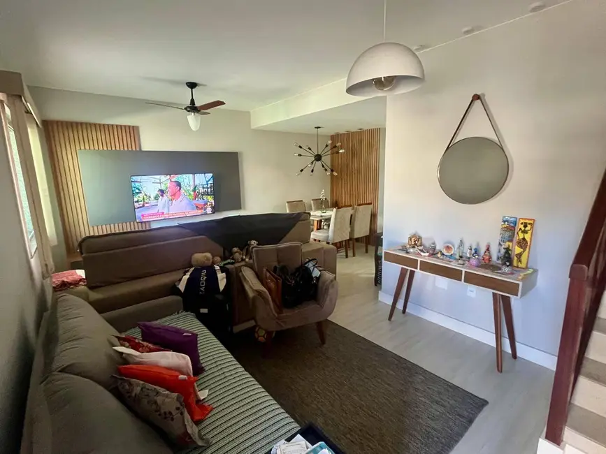 Foto 1 de Casa de Condomínio com 3 quartos à venda em Ogiva, Cabo Frio - RJ