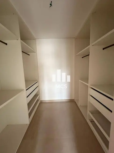 Apartamento com 3 quartos à venda, 200m2 em Uberlandia - MG - imagem 4 Foto 4 de Apartamento com 3 quartos à venda, 200m2 em Uberlandia - MG