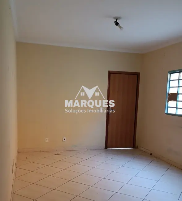 Sobrado com 3 quartos à venda, 165m2 em Jardim Nova Hortolândia II, Hortolandia - SP - imagem 4 Foto 4 de Sobrado com 3 quartos à venda, 165m2 em Jardim Nova Hortolândia II, Hortolandia - SP