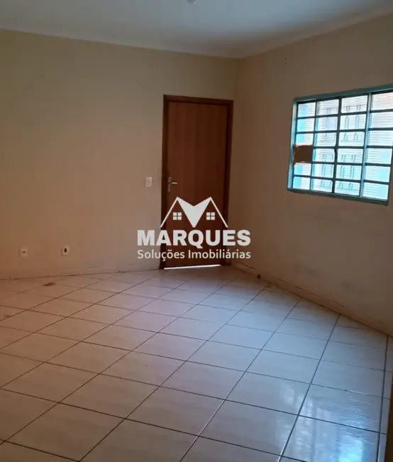 Sobrado com 3 quartos à venda, 165m2 em Jardim Nova Hortolândia II, Hortolandia - SP - imagem 3 Foto 3 de Sobrado com 3 quartos à venda, 165m2 em Jardim Nova Hortolândia II, Hortolandia - SP