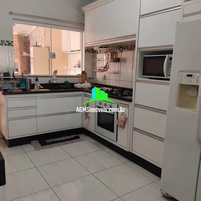 Casa com 4 quartos à venda, 132m2 em Jardim Residencial Villa Amato, Sorocaba - SP - imagem 2 Foto 2 de Casa com 4 quartos à venda, 132m2 em Jardim Residencial Villa Amato, Sorocaba - SP