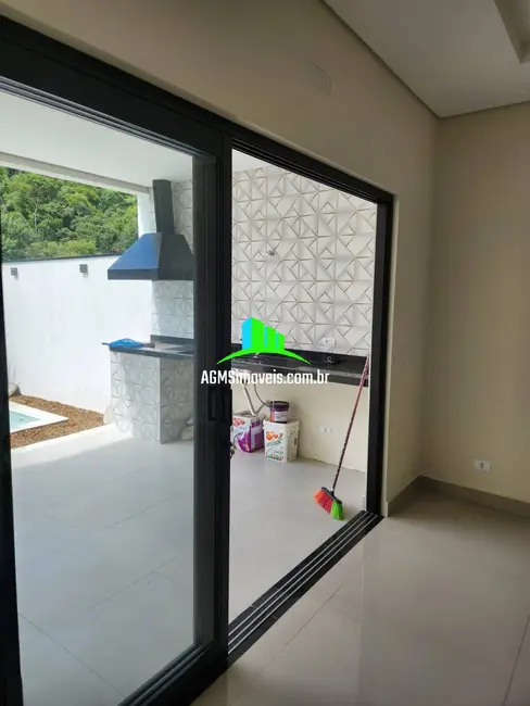 Casa de Condomínio com 3 quartos à venda, 250m2 em Colina Santa Mônica, Votorantim - SP - imagem 3 Foto 3 de Casa de Condomínio com 3 quartos à venda, 250m2 em Colina Santa Mônica, Votorantim - SP