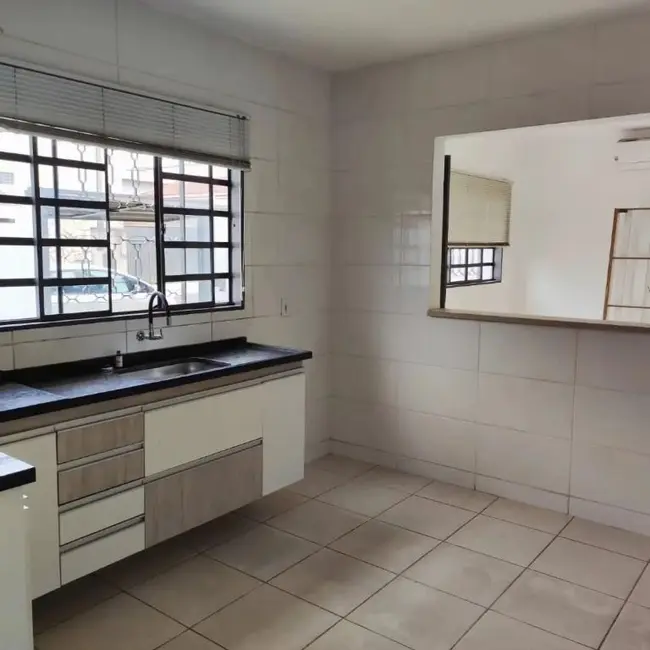 Casa com 2 quartos à venda, 90m2 em Jardim Mangiacapra, Araraquara - SP - imagem 4 Foto 4 de Casa com 2 quartos à venda, 90m2 em Jardim Mangiacapra, Araraquara - SP