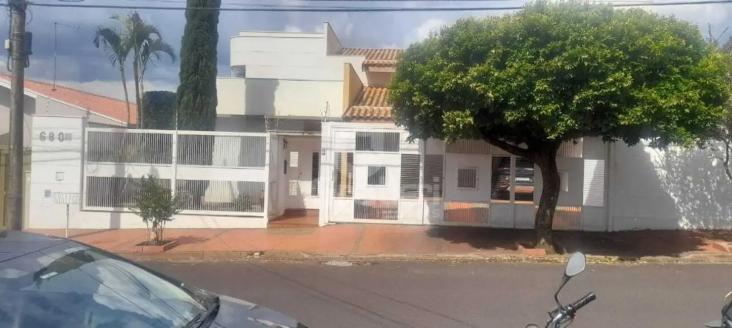 Sobrado com 6 quartos para alugar, 450m2 em Vila Harmonia, Araraquara - SP - imagem 3 Foto 3 de Sobrado com 6 quartos para alugar, 450m2 em Vila Harmonia, Araraquara - SP