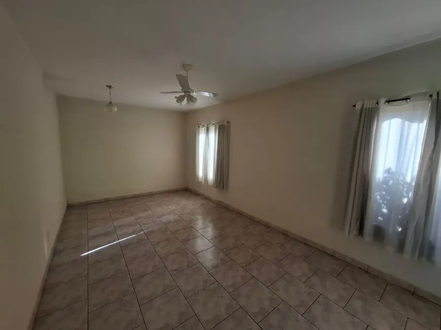 Casa com 3 quartos à venda, 143m2 em Vila Furlan, Araraquara - SP - imagem 2 Foto 2 de Casa com 3 quartos à venda, 143m2 em Vila Furlan, Araraquara - SP