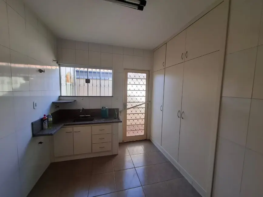 Casa com 3 quartos à venda, 143m2 em Vila Furlan, Araraquara - SP - imagem 4 Foto 4 de Casa com 3 quartos à venda, 143m2 em Vila Furlan, Araraquara - SP