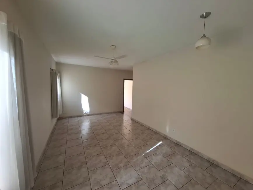 Casa com 3 quartos à venda, 143m2 em Vila Furlan, Araraquara - SP - imagem 7 Foto 7 de Casa com 3 quartos à venda, 143m2 em Vila Furlan, Araraquara - SP