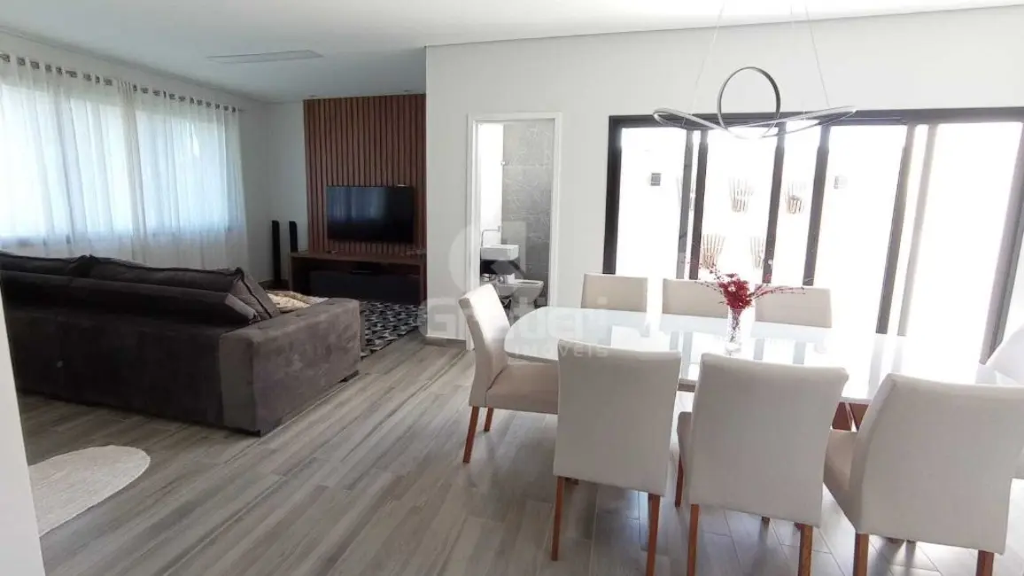 Sobrado com 3 quartos à venda, 244m2 em Residencial Village Damha II, Araraquara - SP - imagem 6 Foto 6 de Sobrado com 3 quartos à venda, 244m2 em Residencial Village Damha II, Araraquara - SP
