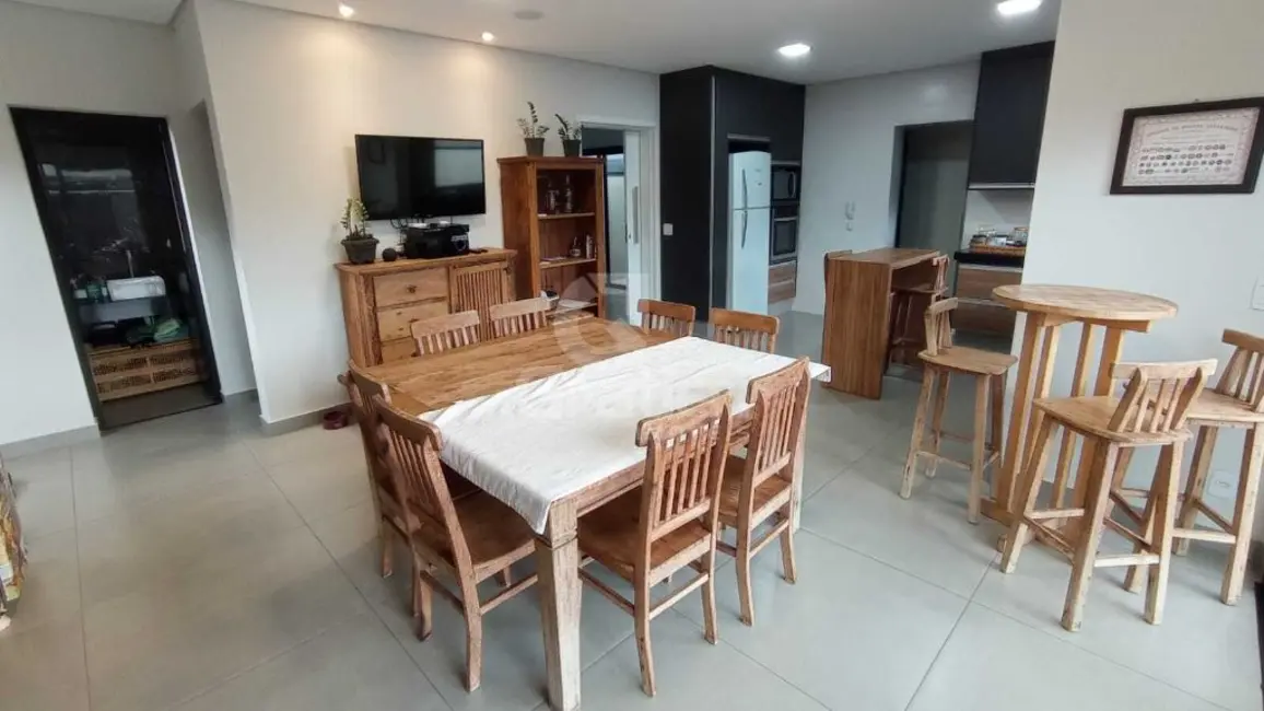 Sobrado com 3 quartos à venda, 244m2 em Residencial Village Damha II, Araraquara - SP - imagem 9 Foto 9 de Sobrado com 3 quartos à venda, 244m2 em Residencial Village Damha II, Araraquara - SP