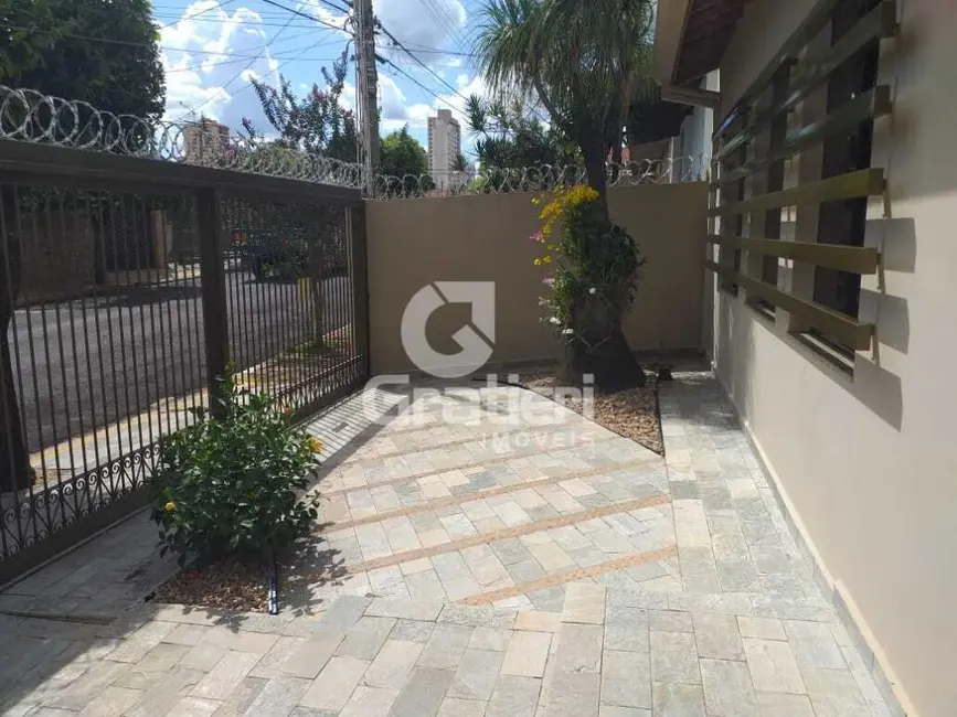 Casa com 3 quartos à venda, 178m2 em Vila Furlan, Araraquara - SP - imagem 3 Foto 3 de Casa com 3 quartos à venda, 178m2 em Vila Furlan, Araraquara - SP