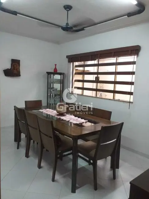 Casa com 3 quartos à venda, 178m2 em Vila Furlan, Araraquara - SP - imagem 7 Foto 7 de Casa com 3 quartos à venda, 178m2 em Vila Furlan, Araraquara - SP