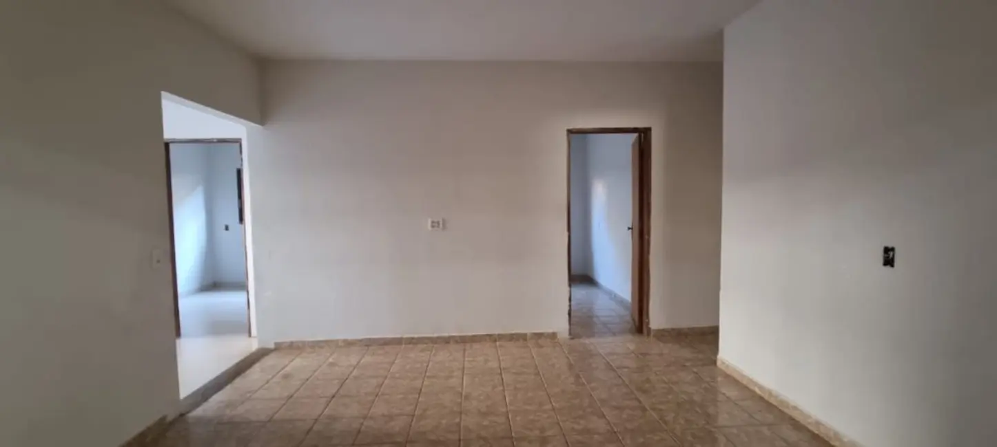 Sala Comercial com 3 quartos à venda, 195m2 em Americo Brasiliense - SP - imagem 3 Foto 3 de Sala Comercial com 3 quartos à venda, 195m2 em Americo Brasiliense - SP