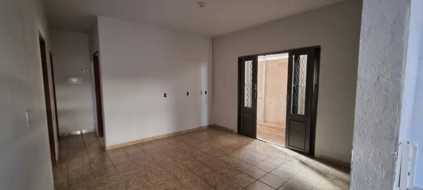 Sala Comercial com 3 quartos à venda, 195m2 em Americo Brasiliense - SP - imagem 4 Foto 4 de Sala Comercial com 3 quartos à venda, 195m2 em Americo Brasiliense - SP