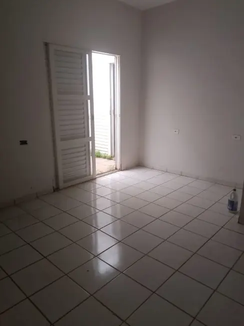 Casa com 2 quartos à venda, 135m2 em Jardim Maria Luiza IV, Araraquara - SP - imagem 4 Foto 4 de Casa com 2 quartos à venda, 135m2 em Jardim Maria Luiza IV, Araraquara - SP