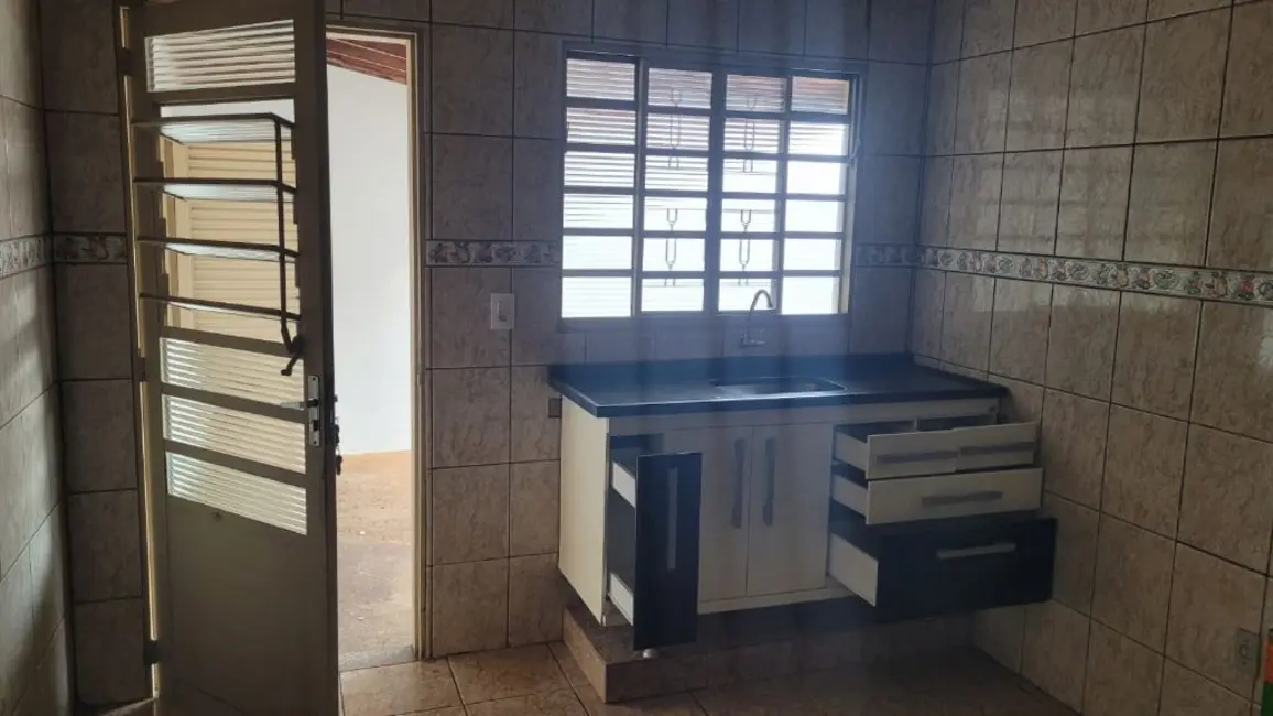 Casa com 1 quarto à venda, 74m2 em Jardim Universal, Araraquara - SP - imagem 6 Foto 6 de Casa com 1 quarto à venda, 74m2 em Jardim Universal, Araraquara - SP