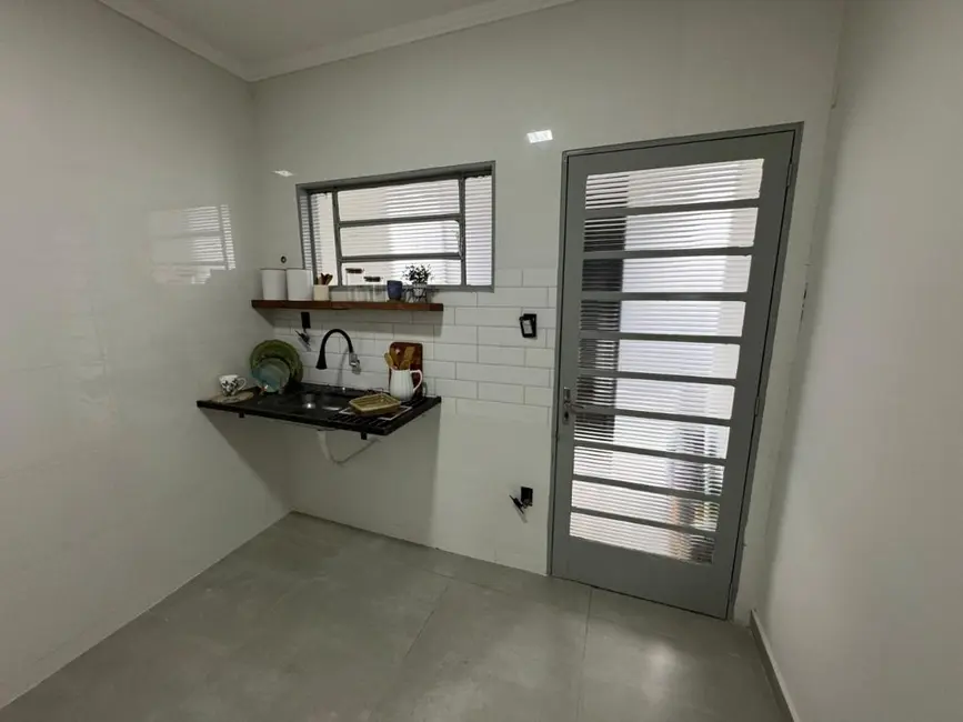 Casa com 3 quartos à venda, 121m2 em Jardim Tabapuã (Vila Xavier), Araraquara - SP - imagem 4 Foto 4 de Casa com 3 quartos à venda, 121m2 em Jardim Tabapuã (Vila Xavier), Araraquara - SP