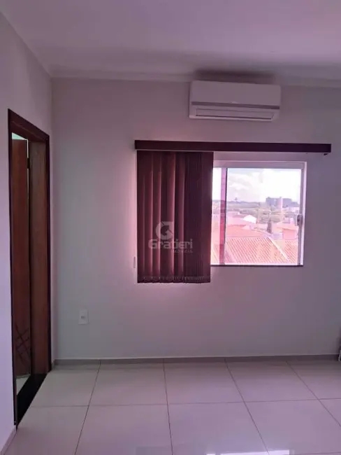Foto 2 de Sobrado com 2 quartos à venda, 350m2 em Vila Melhado, Araraquara - SP