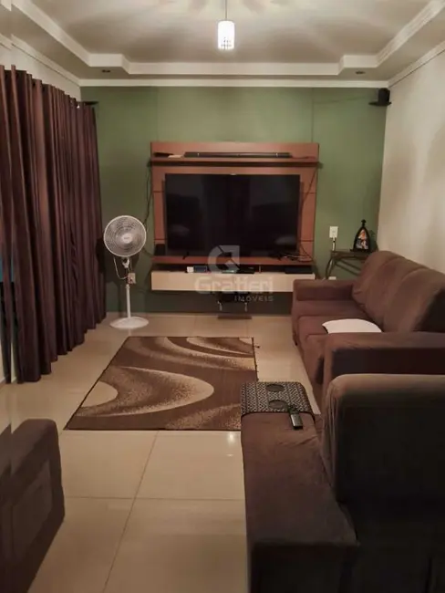 Sobrado com 2 quartos à venda, 350m2 em Vila Melhado, Araraquara - SP - imagem 3 Foto 3 de Sobrado com 2 quartos à venda, 350m2 em Vila Melhado, Araraquara - SP