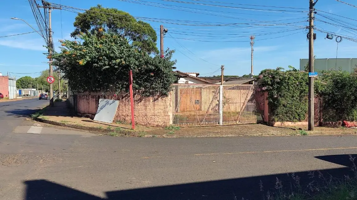 Foto 1 de Casa com 3 quartos para alugar, 239m2 em Jardim Arco-Íris, Araraquara - SP