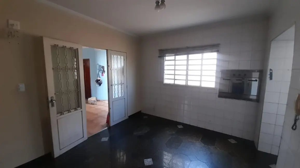 Sala Comercial com 2 quartos para alugar, 158m2 em Centro, Araraquara - SP - imagem 8 Foto 8 de Sala Comercial com 2 quartos para alugar, 158m2 em Centro, Araraquara - SP